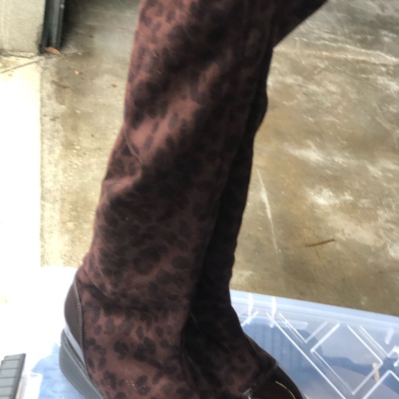 Born Women’s Brown Cheetah Fabric Knee High Lightweight Casual Boots Size 35 - Picture 4 of 13